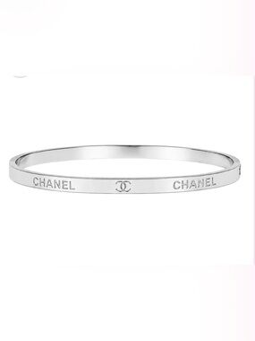 The Silver “Cassie” Bangle